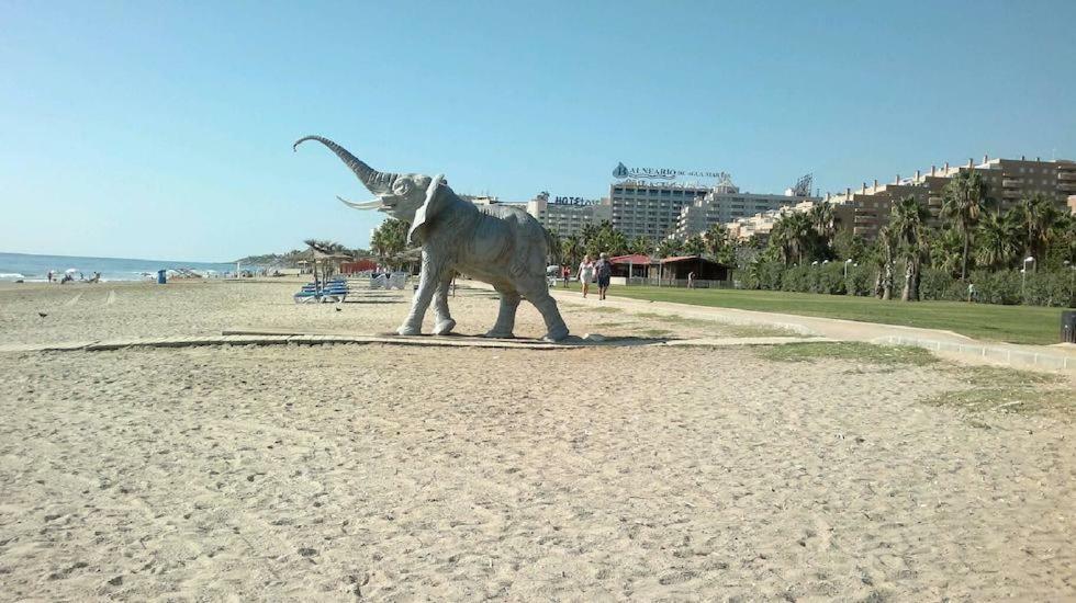 Apartamento 1ª línea de playa Oropesa del Mar Exterior foto